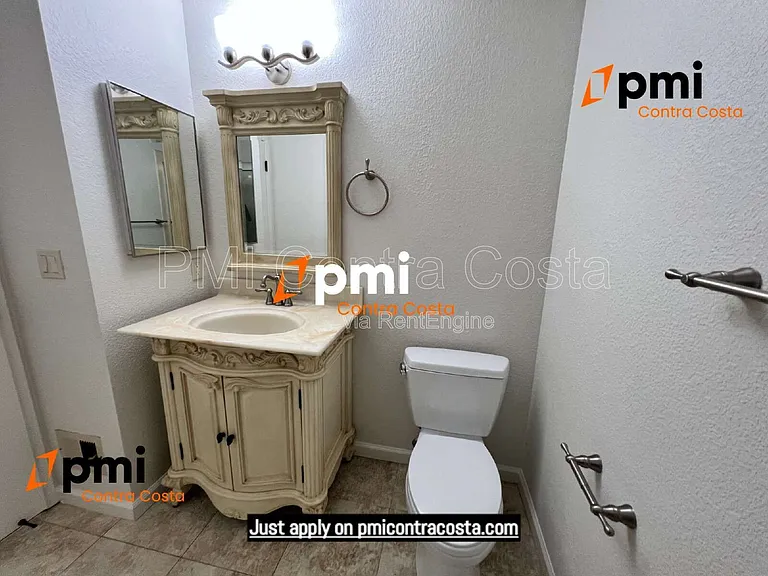 409 Camelback Rd — Photo 15