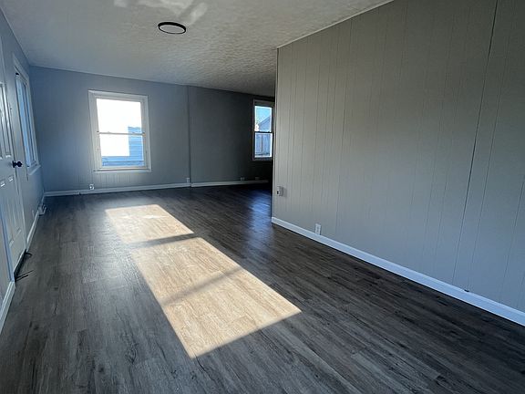 3rd image of 1014 Prickett Ave