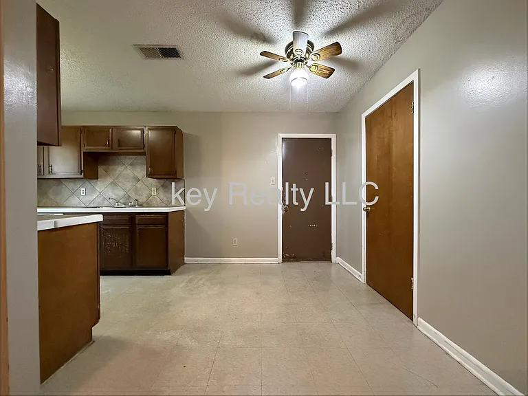 2101A Linda Rd — Photo 3
