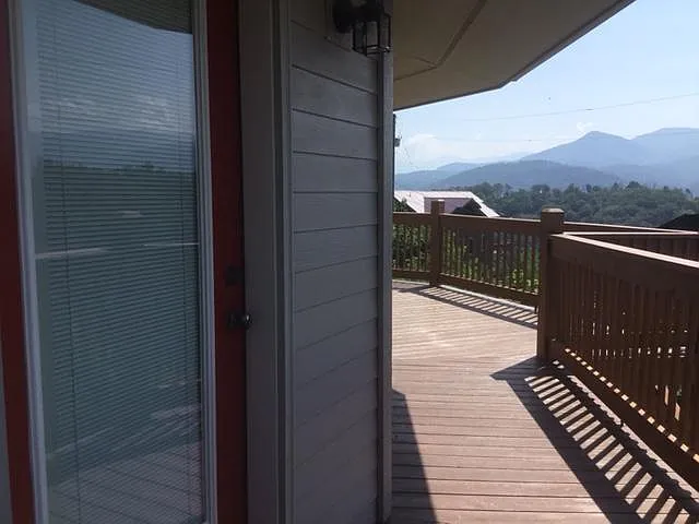 916 W Cedar Ln — Photo 14