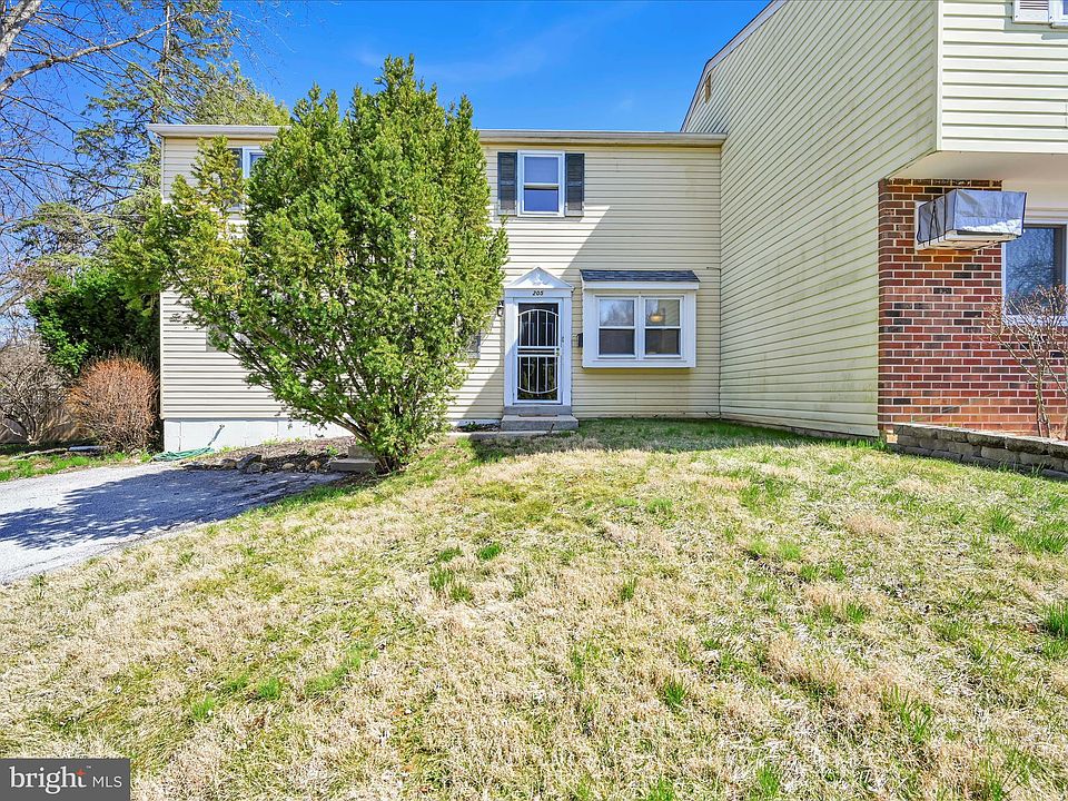 1st image of 205 Karen Dr