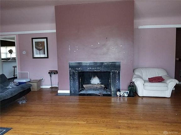 2nd image of 1902 Tennyson Ave