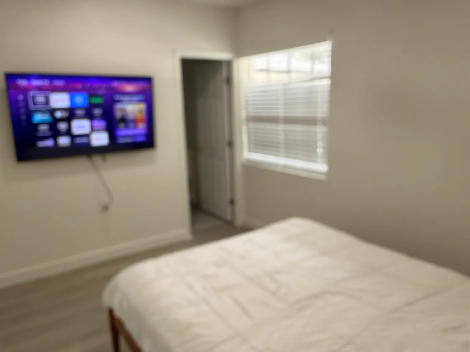 Studio, 1930 sqft, $1,100 — Photo 2