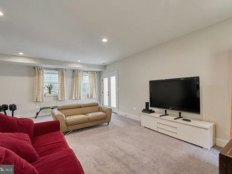 4107 Virginia St — Photo 28