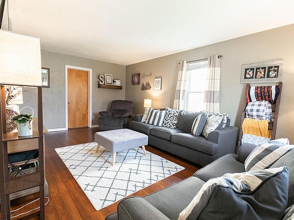 3rd image of 1522 Hyde Ave