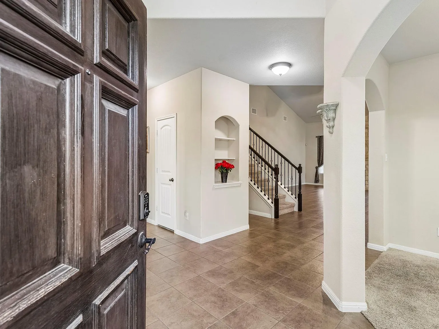 4 bed, 3.5 bath, 3216 sqft, $2,900 — Photo 4