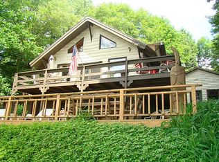 451 Peninsula Dr, Central City, PA 15926