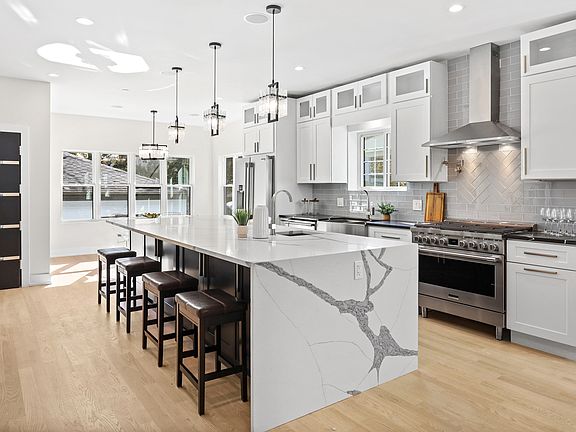 4th image of 213 Le Moyne Pkwy