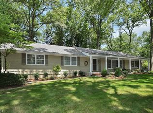60 Crescent Bnd, Allendale, NJ 07401
