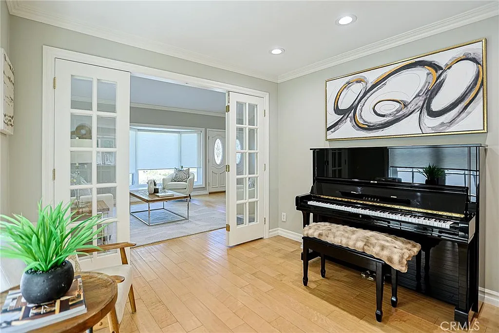 5 bed, 2621 sqft, $6,500 — Photo 4