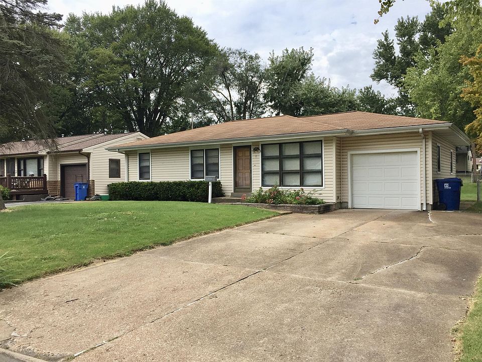 1st image of 8 Norine Ct