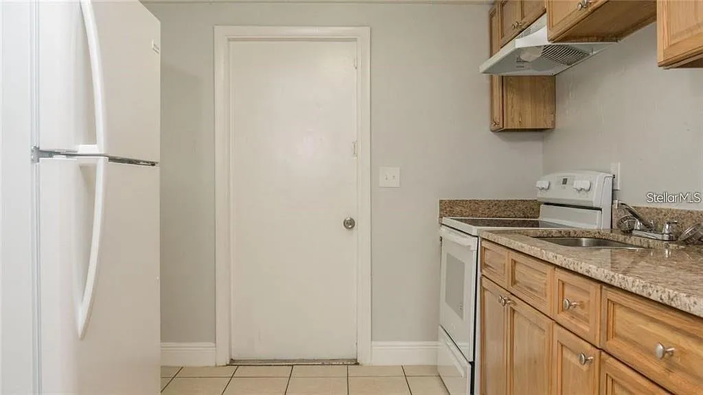 2 bed, 1.0 bath, 680 sqft, $1,250 — Photo 2