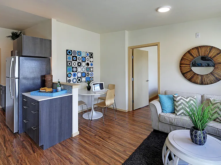 Glendale Apartments — Photo 10