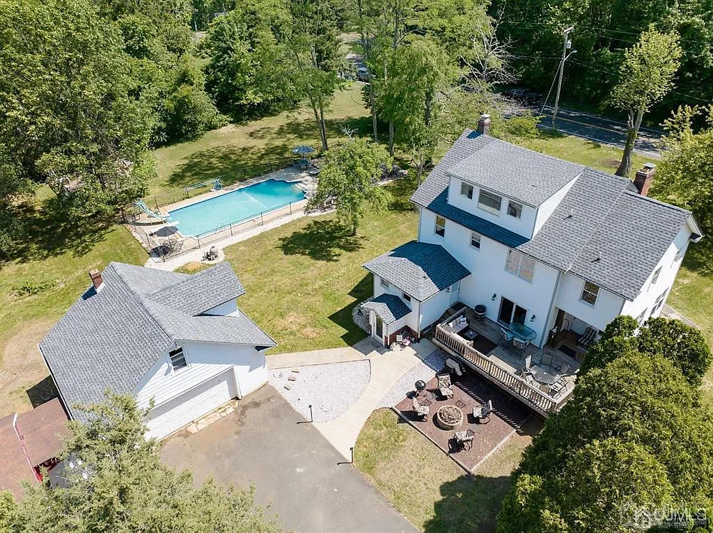 1581 Englishtown Rd photo 1