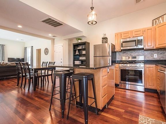 4th image of 42 King St #2