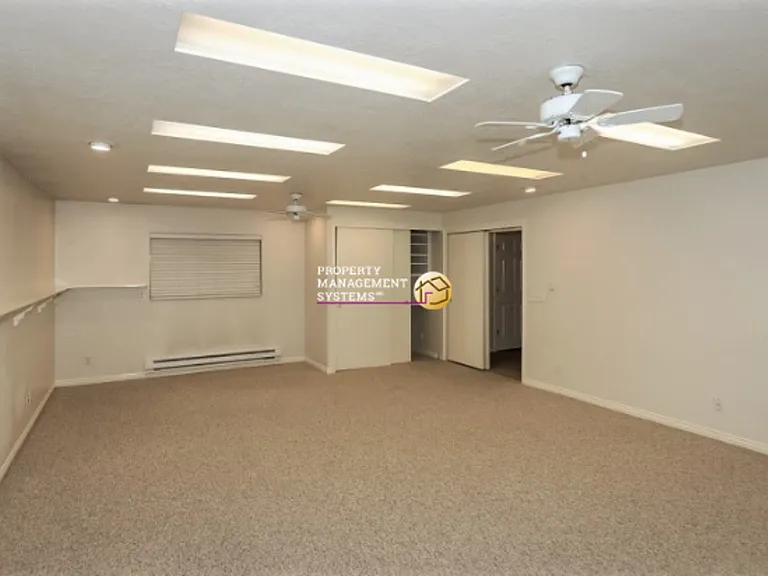 1376 E Rainsborough Rd — Photo 15