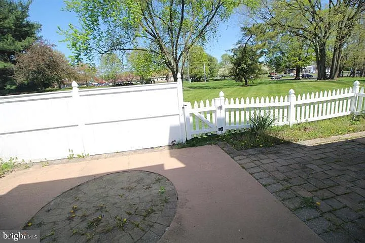 681A Rose Hollow Dr — Photo 17