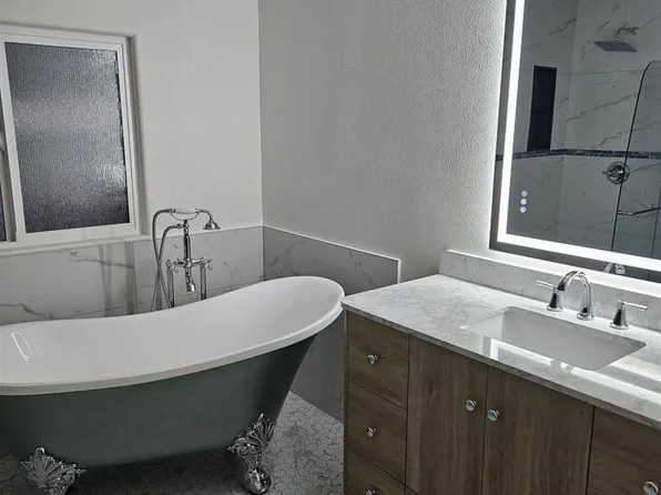 8975 Lawrence Welk Dr Space 326, Escondido, CA 92026