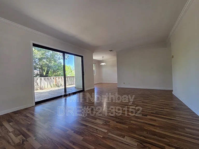 900 Cambridge Dr #185 — Photo 3