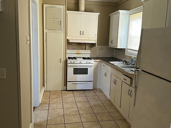 5th image of 402 W Jefferson Ave