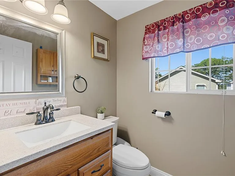 90 Rowley St — Photo 8