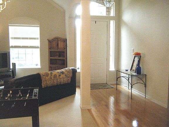 2nd image of 2052 Londonderry Dr