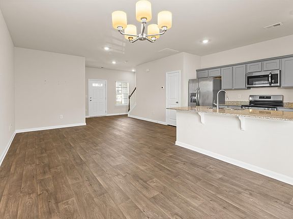 5th image of 137 Foundation Way