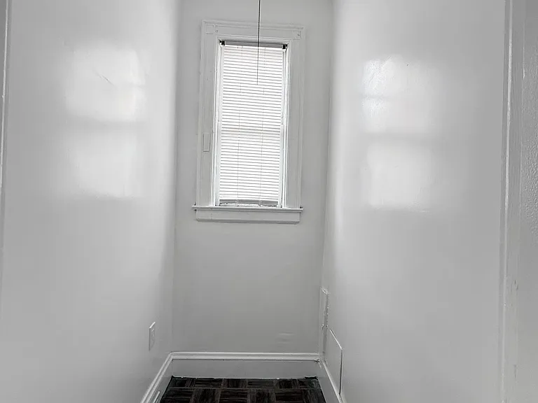 710 11th St — Photo 5