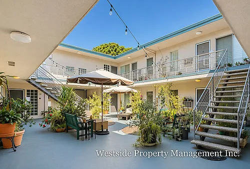 1152-1154 Poinsettia Place Photo 1
