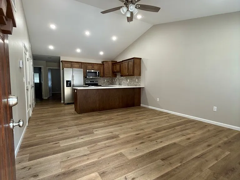 1805 Saint Michaels Ct — Photo 27