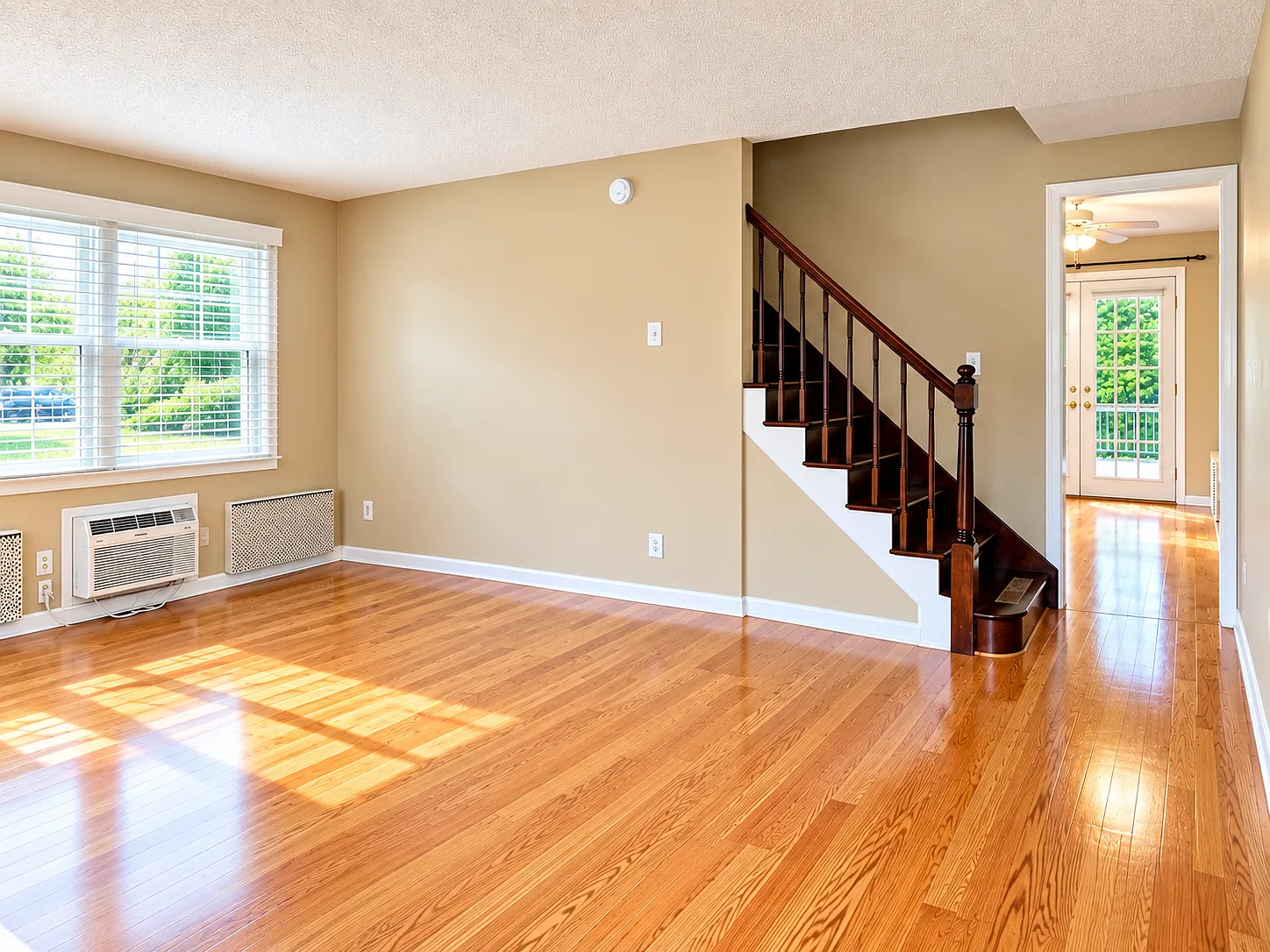 2 bed, 1.5 bath, 1150 sqft, $1,995 — Photo 2