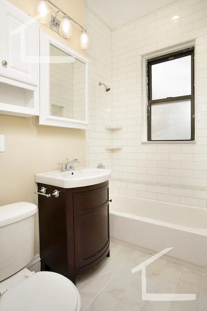 Nice 1 bed split in Fenway — Photo 1