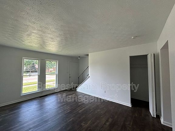 2nd image of 957 Taylorsview Dr