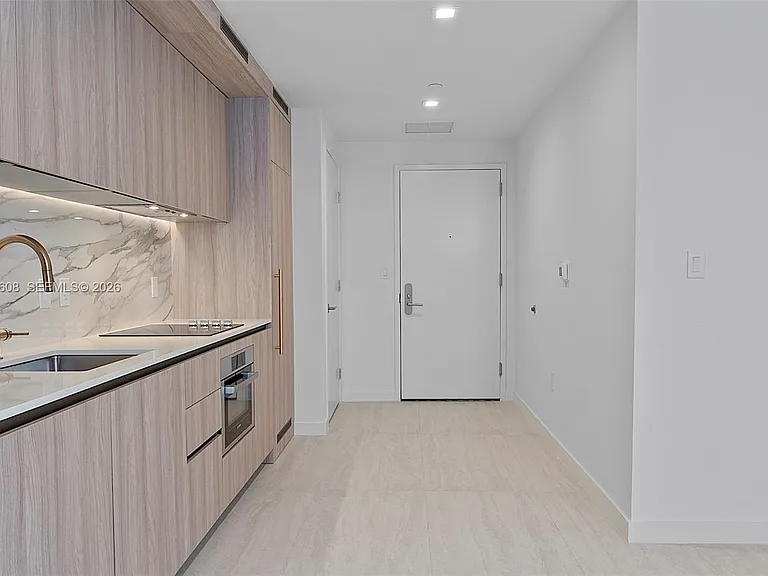 77 SE 5th St #1510 — Photo 9