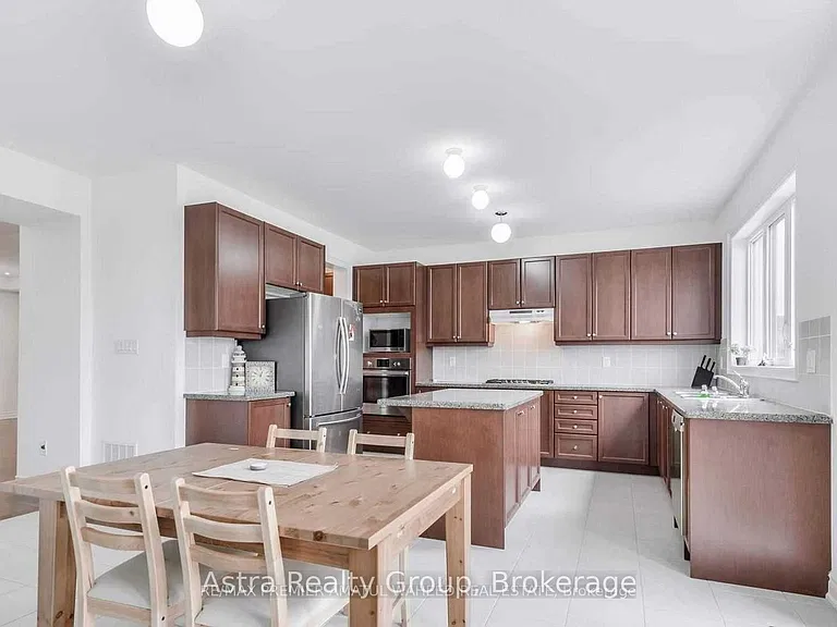 596 Mactier Dr — Photo 13