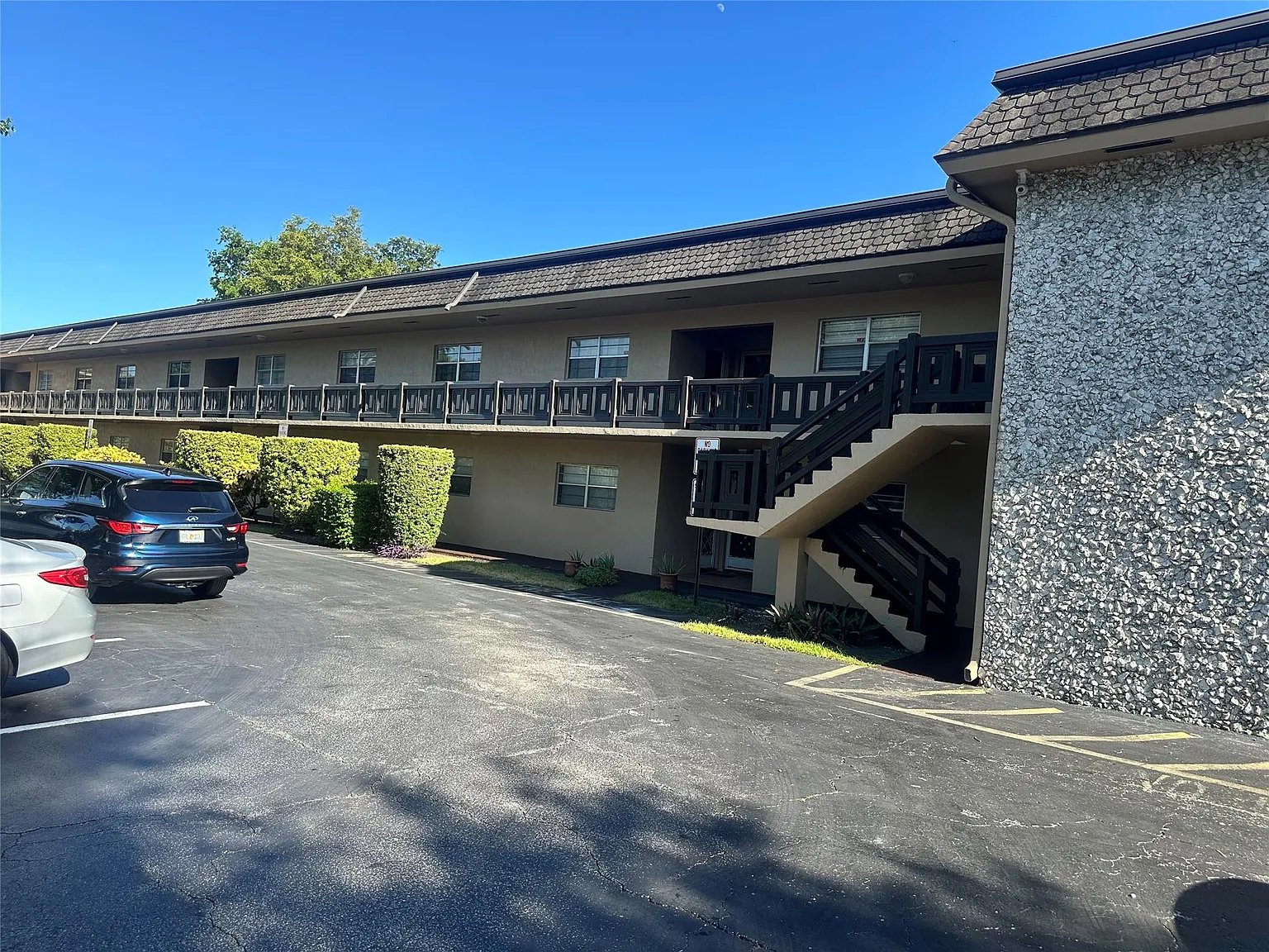 2 bed, 2.0 bath, 1321 sqft, $1,875 — Photo 1
