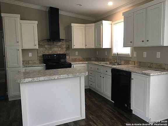 Country Kitchen with Oven