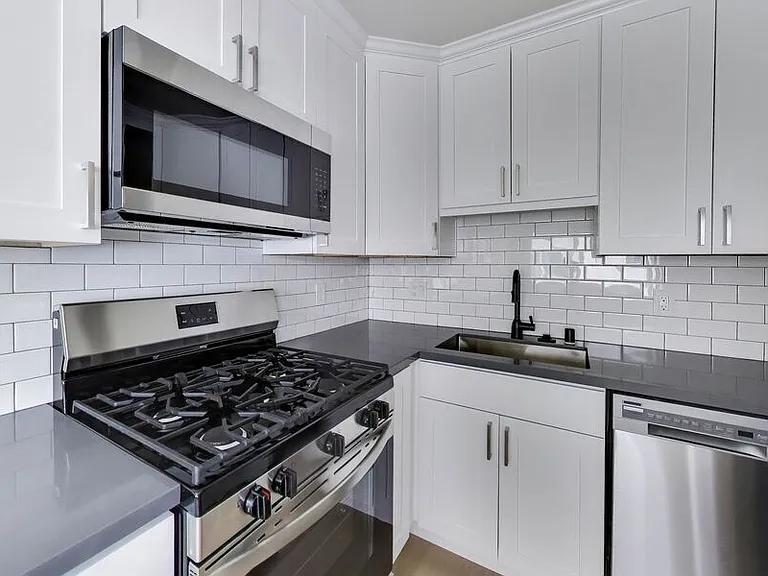 1249 Oak Grove Ave #4 — Photo 3