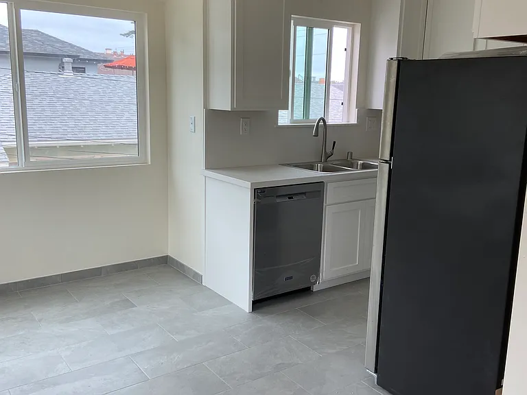 366 Van Buren St #10 — Photo 3