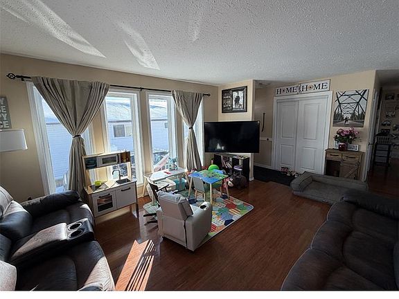 2nd image of 127 Hastings STREET