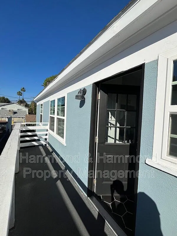 2 bed, 1.0 bath, $2,600 — Photo 1