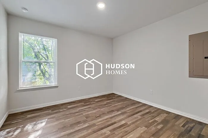 1603 Cole St — Photo 9