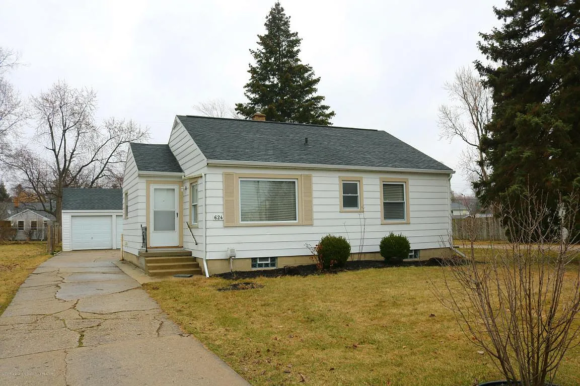 624 Iris Ave photo 1