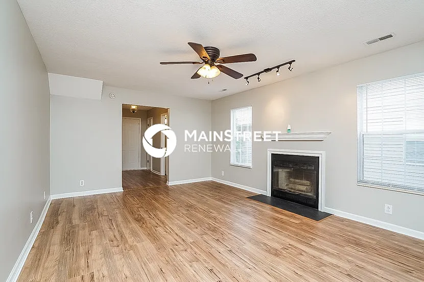 4019 Farmingham Woods Dr — Photo 3