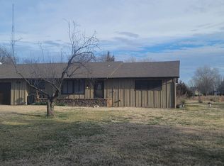 10216 Paganica Plaza Dr, Hutchinson, KS 67502