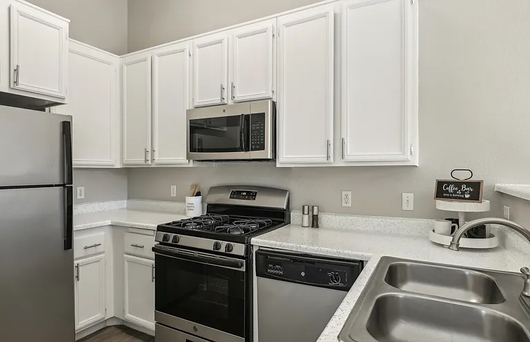 Sedona at Lone Mountain Apartments — Photo 26