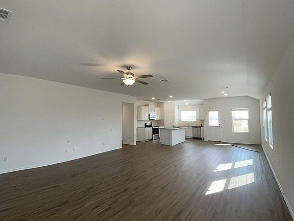 3rd image of 217 Chickasaw Ln