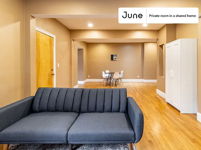 1592 Beacon St #D — Photo 12