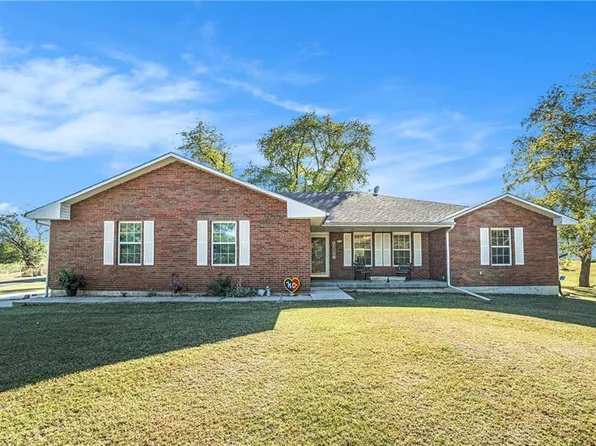 22543 Dempsey Rd N, Leavenworth, KS 66048