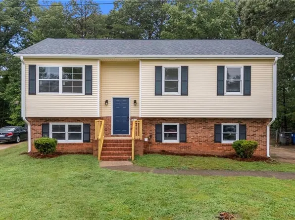 4376 Oak Ridge Dr, Winston Salem, NC 27105